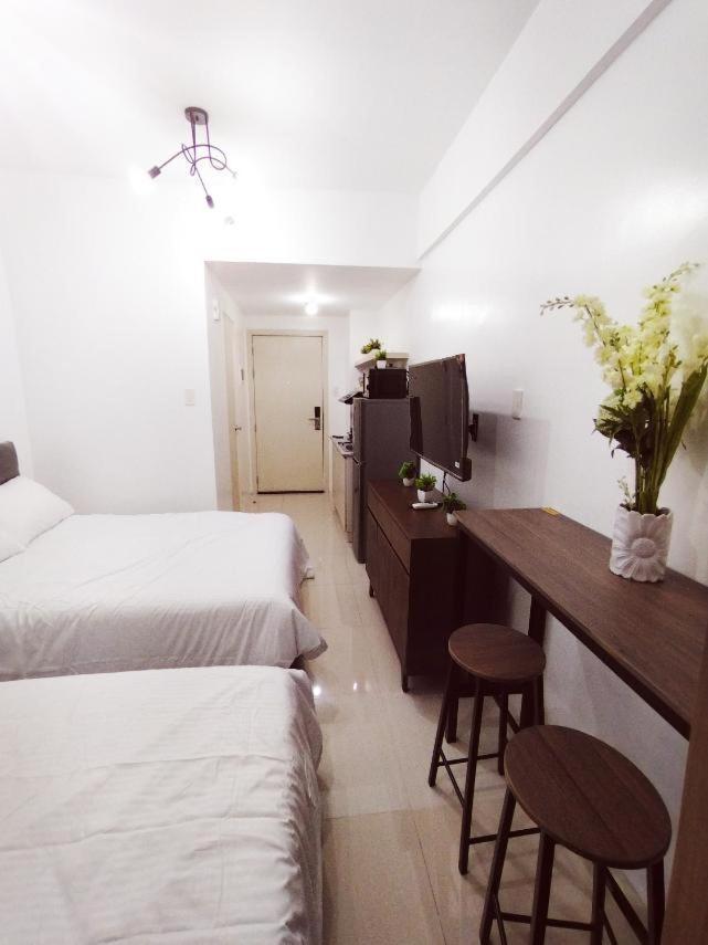 Apartment Luxury Twin Bed With Balcony Pinas-south