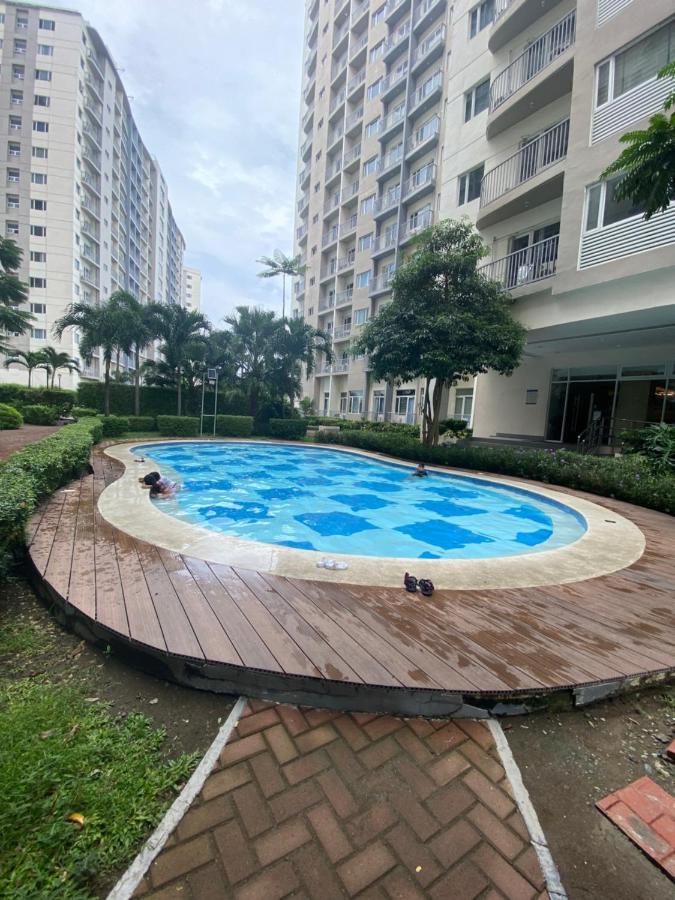 Luxury Twin Bed With Balcony Pinas-south Apartment